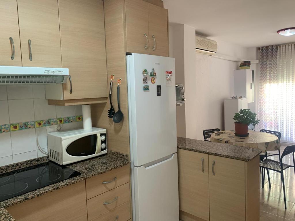 Alquilo Hermoso Apartamento En La Paradisiaca Oropesa Del Mar, 2Habitaciones, 1 Bano, Cocina, Salon, Aire Acondicionado Y Balcon A 400 Metros De La Playa Morro De Gos, Muy Cerca De Supermercados, Comercios Y Bares Εξωτερικό φωτογραφία