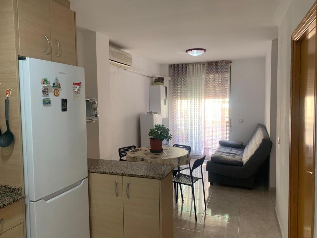Alquilo Hermoso Apartamento En La Paradisiaca Oropesa Del Mar, 2Habitaciones, 1 Bano, Cocina, Salon, Aire Acondicionado Y Balcon A 400 Metros De La Playa Morro De Gos, Muy Cerca De Supermercados, Comercios Y Bares Εξωτερικό φωτογραφία